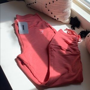 GYMSHARK NWT WOMENS
RUCHED SLIM FIT JOGGERS